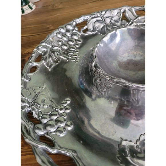 ARTHUR COURT 2001 Grape Vine Leaf Chip & Dip Tray Server  Arthur Court 2001 Grape Vine Leaf Chip & Dip Tray Server Round Platter 14\